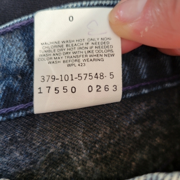 Levi's Mid Rise Jeans - Picture 10 of 12